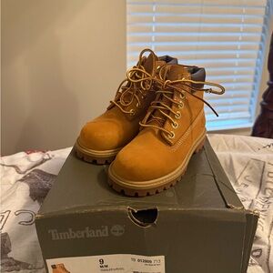 Timberland Tan Boots with Rugged Design and Durable Rubber Sole